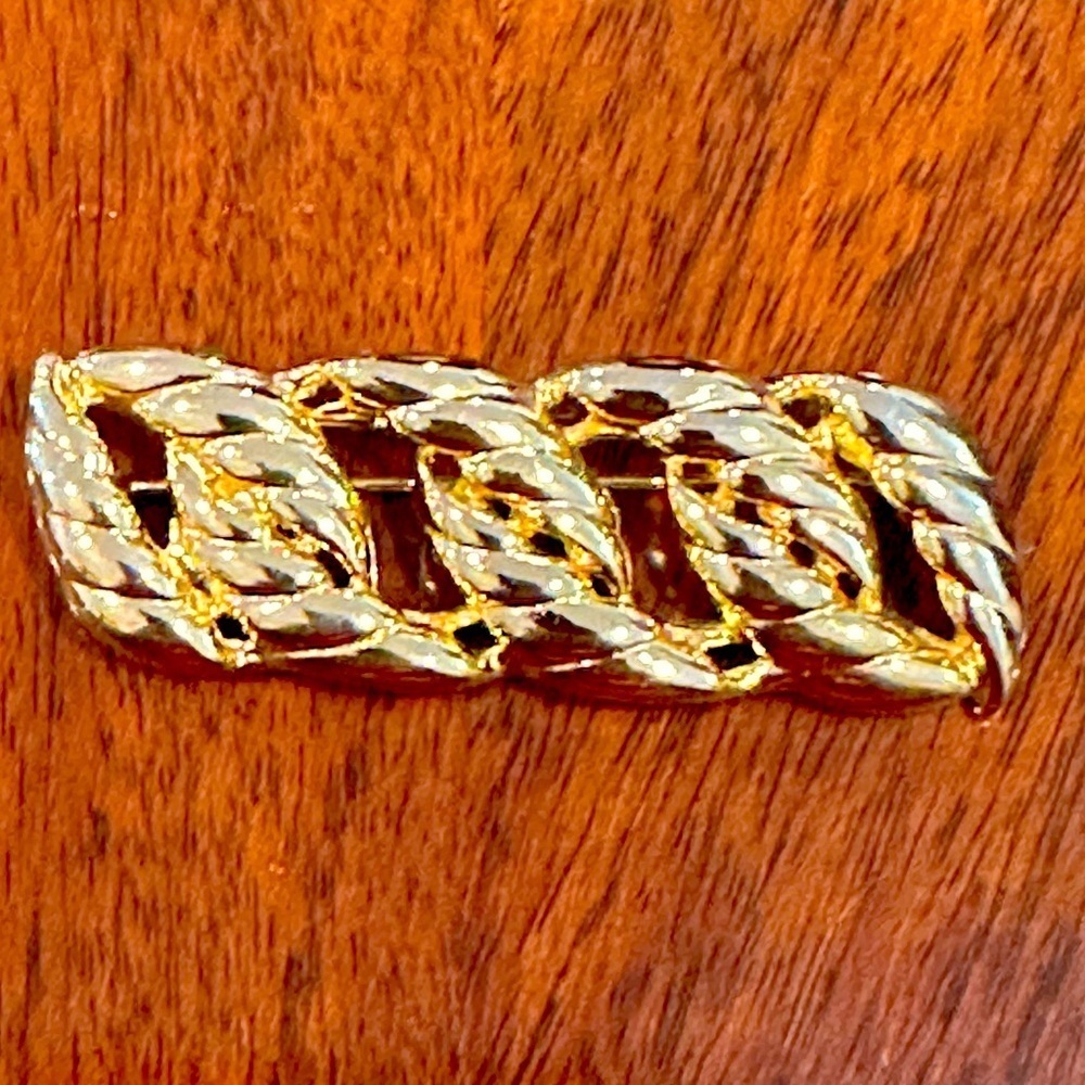 Chunky Vintage Chain Link Design Gold Tone Bar Brooch EUC
